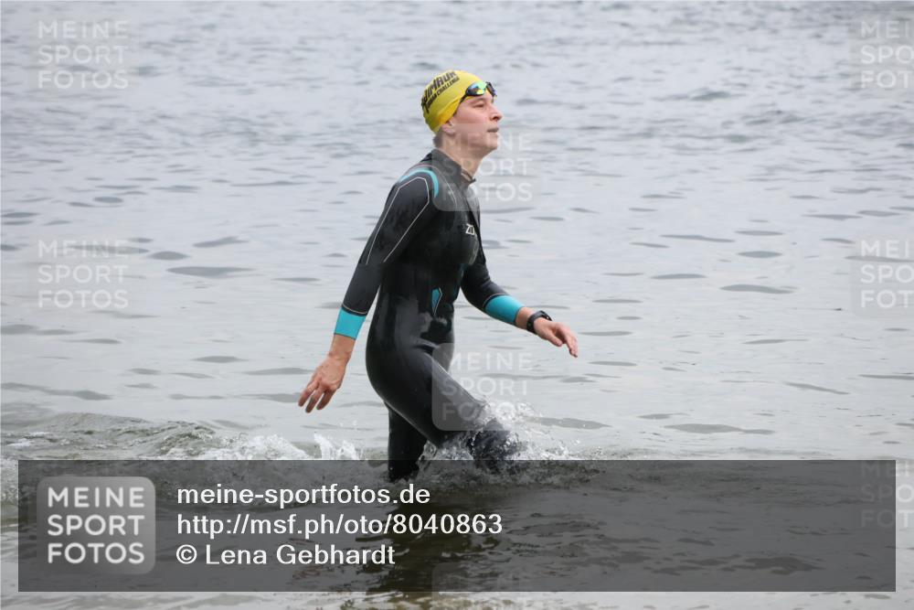 21.06.2025 - 27. Vierlanden-Triathlon Lena Gebhardt http://msf.ph/oto/8040863 15.06.2025 13:04:45 Schwimmen 1165 meine-sportfotos.de