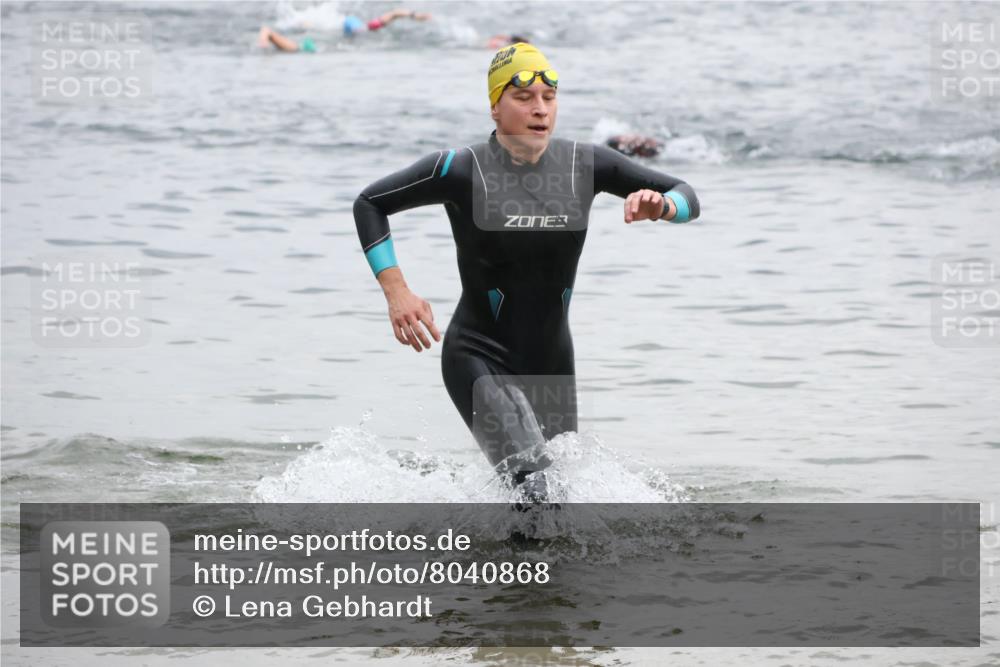 21.06.2025 - 27. Vierlanden-Triathlon Lena Gebhardt http://msf.ph/oto/8040868 15.06.2025 13:04:47 Schwimmen 1165 meine-sportfotos.de