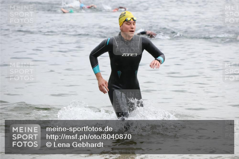 21.06.2025 - 27. Vierlanden-Triathlon Lena Gebhardt http://msf.ph/oto/8040870 15.06.2025 13:04:47 Schwimmen 1165 meine-sportfotos.de