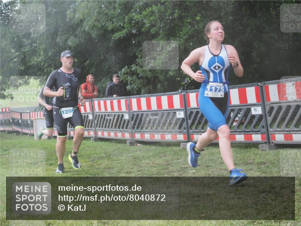 21.06.2025 - 27. Vierlanden-Triathlon KatJ http://msf.ph/oto/8040872 15.06.2025 14:29:47 Ziel 1175, 1287, 1294, 1295 meine-sportfotos.de