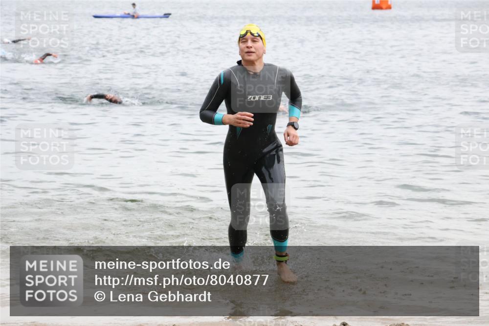 21.06.2025 - 27. Vierlanden-Triathlon Lena Gebhardt http://msf.ph/oto/8040877 15.06.2025 13:04:49 Schwimmen 1165 meine-sportfotos.de