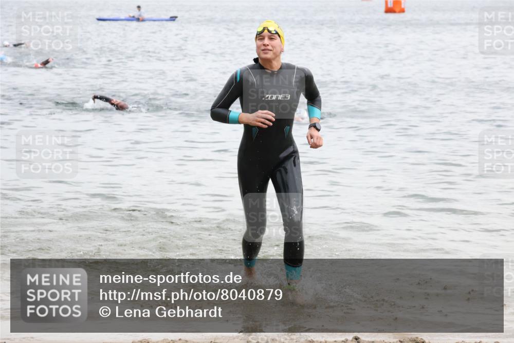 21.06.2025 - 27. Vierlanden-Triathlon Lena Gebhardt http://msf.ph/oto/8040879 15.06.2025 13:04:49 Schwimmen 1165 meine-sportfotos.de