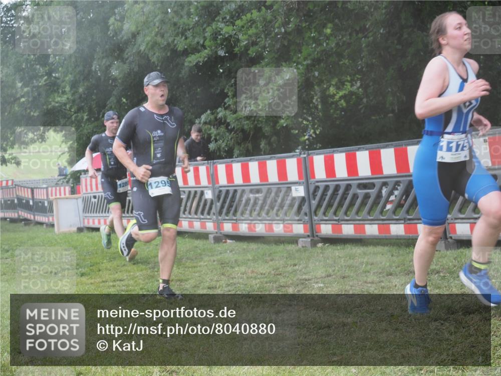 21.06.2025 - 27. Vierlanden-Triathlon KatJ http://msf.ph/oto/8040880 15.06.2025 14:29:48 Ziel 1175, 1287, 1294, 1295 meine-sportfotos.de