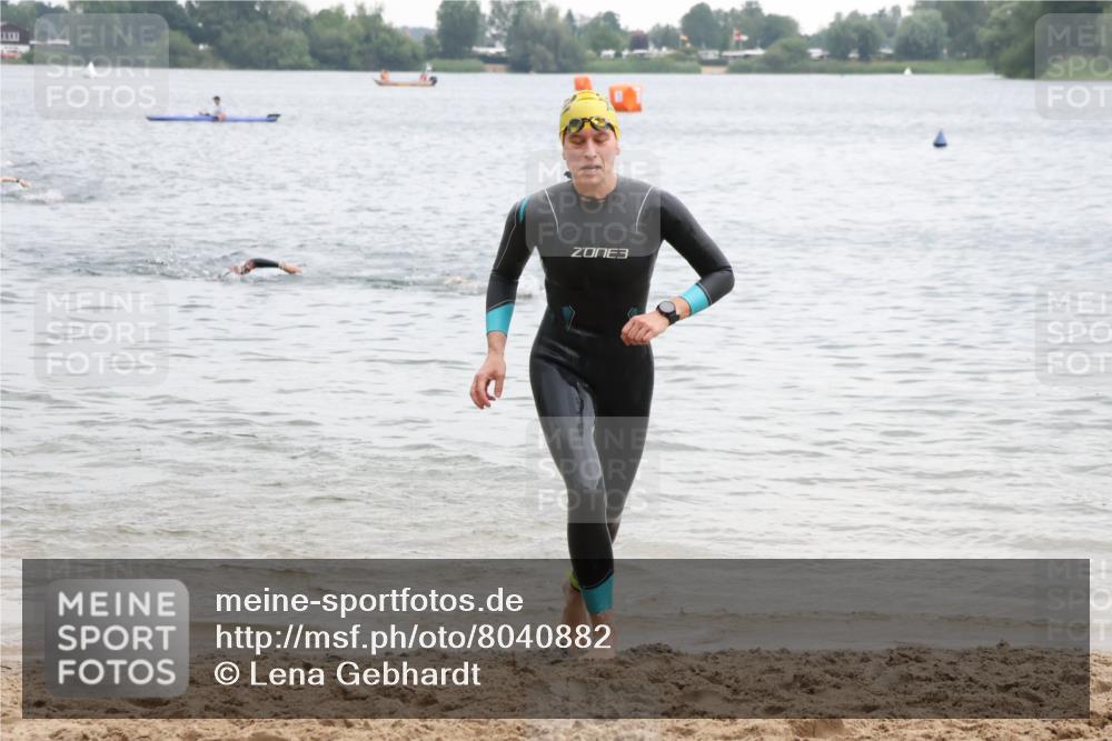 21.06.2025 - 27. Vierlanden-Triathlon Lena Gebhardt http://msf.ph/oto/8040882 15.06.2025 13:04:50 Schwimmen 1165 meine-sportfotos.de