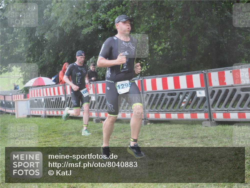 21.06.2025 - 27. Vierlanden-Triathlon KatJ http://msf.ph/oto/8040883 15.06.2025 14:29:48 Ziel 1175, 1287, 1294, 1295 meine-sportfotos.de