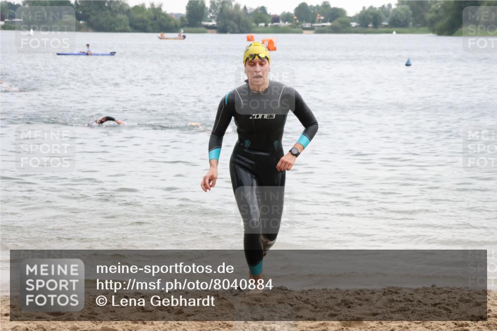 21.06.2025 - 27. Vierlanden-Triathlon Lena Gebhardt http://msf.ph/oto/8040884 15.06.2025 13:04:50 Schwimmen 1165 meine-sportfotos.de