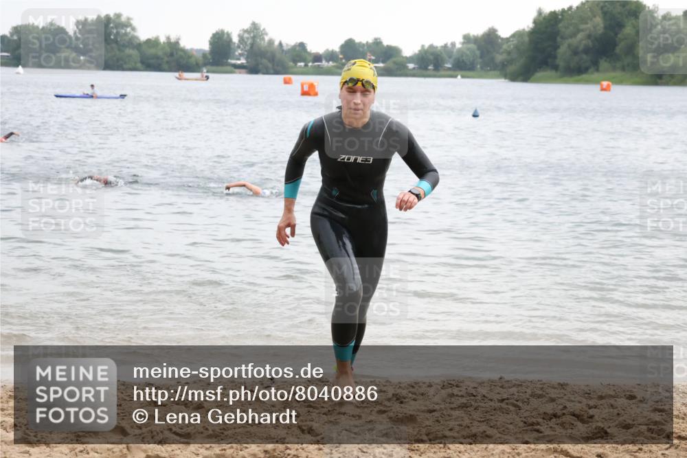 21.06.2025 - 27. Vierlanden-Triathlon Lena Gebhardt http://msf.ph/oto/8040886 15.06.2025 13:04:51 Schwimmen 1165 meine-sportfotos.de