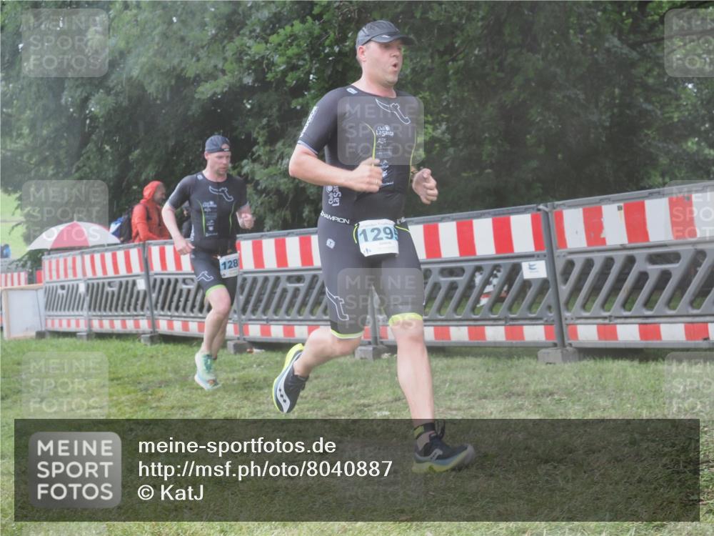 21.06.2025 - 27. Vierlanden-Triathlon KatJ http://msf.ph/oto/8040887 15.06.2025 14:29:48 Ziel 1175, 1287, 1294, 1295 meine-sportfotos.de