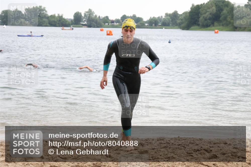 21.06.2025 - 27. Vierlanden-Triathlon Lena Gebhardt http://msf.ph/oto/8040888 15.06.2025 13:04:51 Schwimmen 1165 meine-sportfotos.de