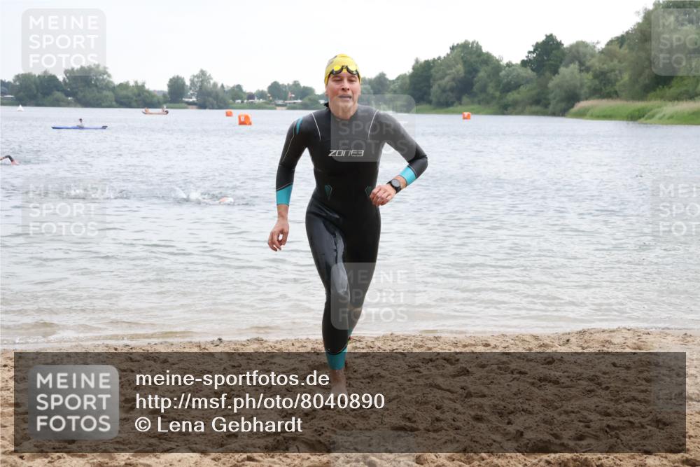 21.06.2025 - 27. Vierlanden-Triathlon Lena Gebhardt http://msf.ph/oto/8040890 15.06.2025 13:04:52 Schwimmen 1165 meine-sportfotos.de