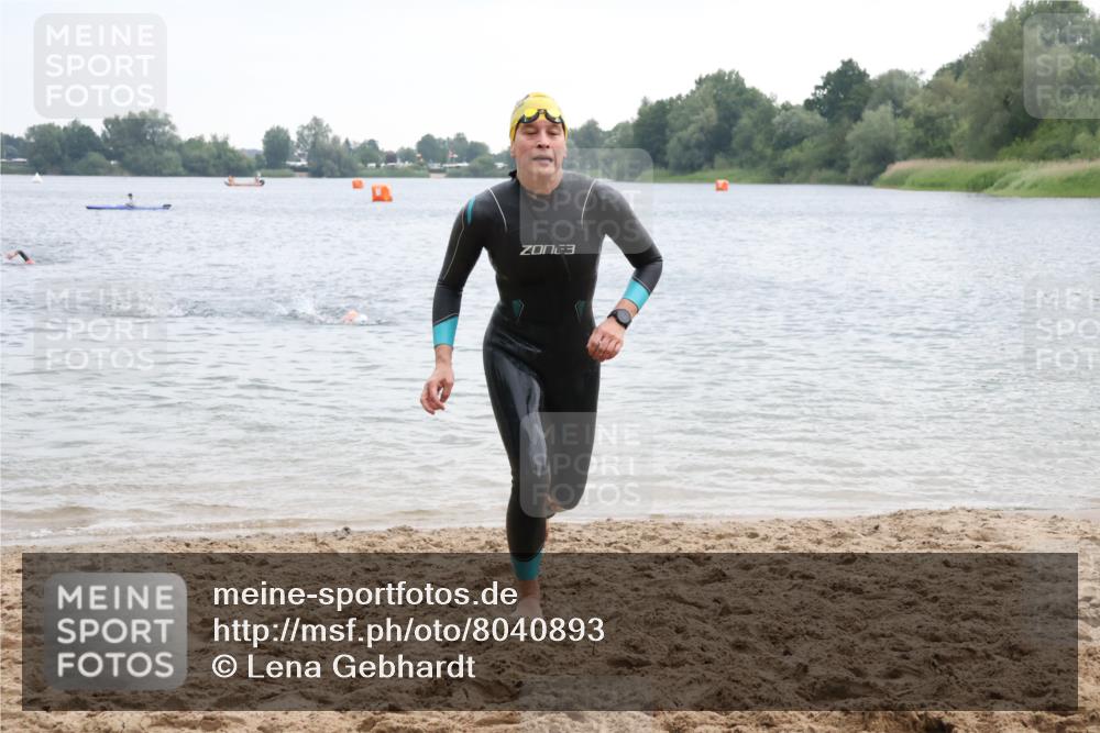 21.06.2025 - 27. Vierlanden-Triathlon Lena Gebhardt http://msf.ph/oto/8040893 15.06.2025 13:04:52 Schwimmen 1165 meine-sportfotos.de
