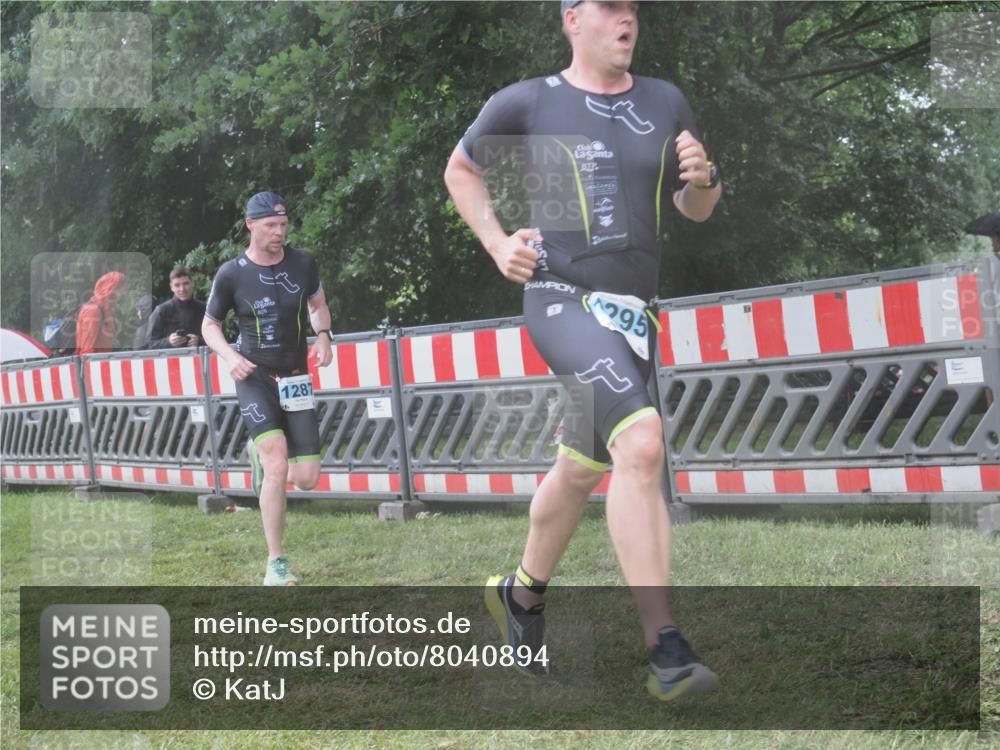 21.06.2025 - 27. Vierlanden-Triathlon KatJ http://msf.ph/oto/8040894 15.06.2025 14:29:48 Ziel 1175, 1287, 1294, 1295 meine-sportfotos.de