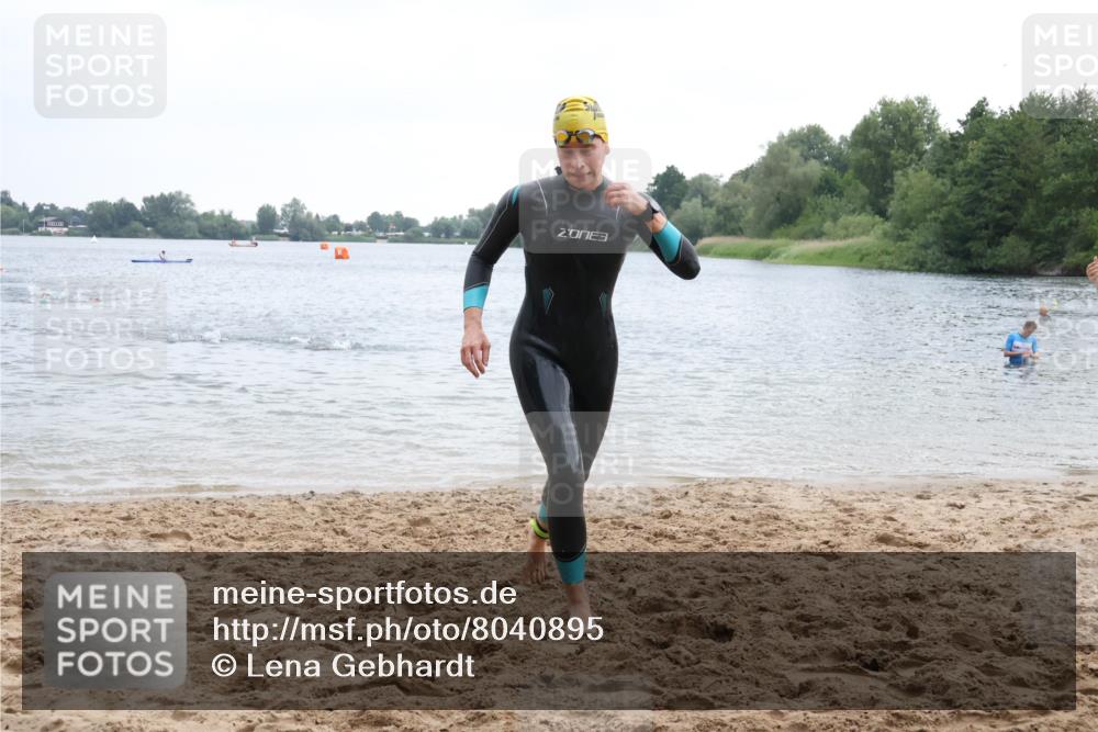 21.06.2025 - 27. Vierlanden-Triathlon Lena Gebhardt http://msf.ph/oto/8040895 15.06.2025 13:04:52 Schwimmen 1165 meine-sportfotos.de