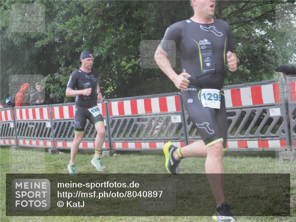 21.06.2025 - 27. Vierlanden-Triathlon KatJ http://msf.ph/oto/8040897 15.06.2025 14:29:48 Ziel 1175, 1287, 1294, 1295 meine-sportfotos.de