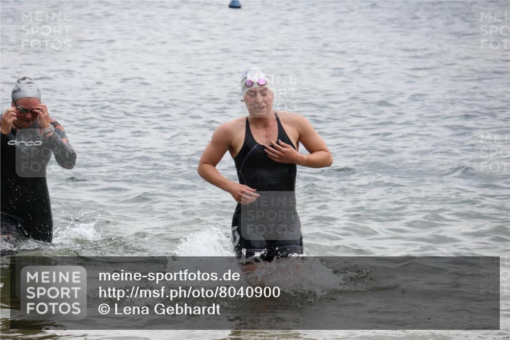 21.06.2025 - 27. Vierlanden-Triathlon Lena Gebhardt http://msf.ph/oto/8040900 15.06.2025 13:05:03 Schwimmen 1174, 1222 meine-sportfotos.de