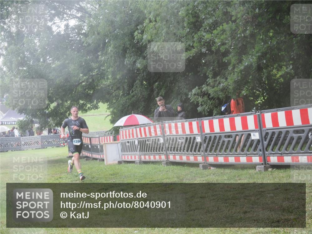21.06.2025 - 27. Vierlanden-Triathlon KatJ http://msf.ph/oto/8040901 15.06.2025 14:29:51 Ziel 1287, 1294 meine-sportfotos.de