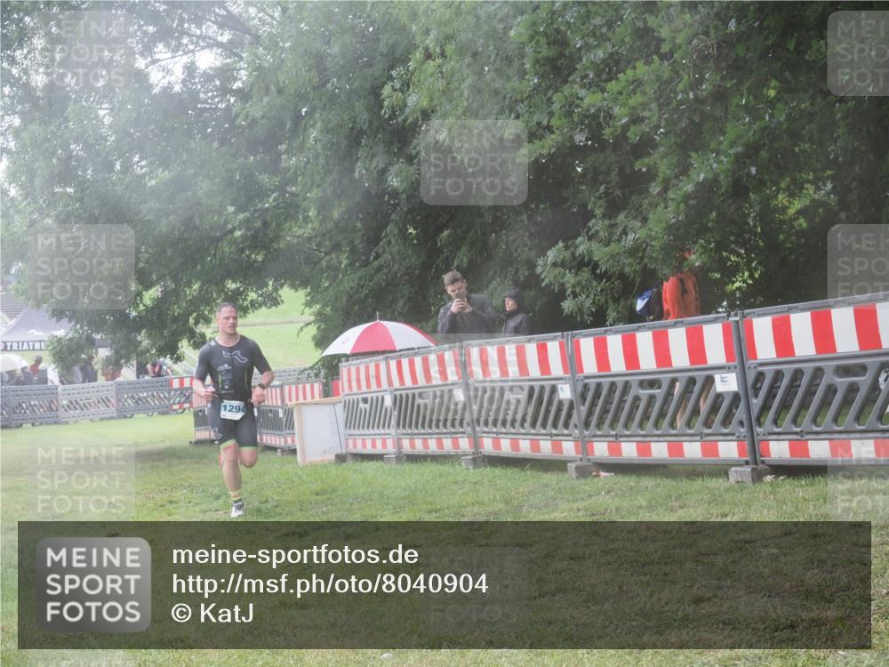 21.06.2025 - 27. Vierlanden-Triathlon KatJ http://msf.ph/oto/8040904 15.06.2025 14:29:51 Ziel 1287, 1294 meine-sportfotos.de