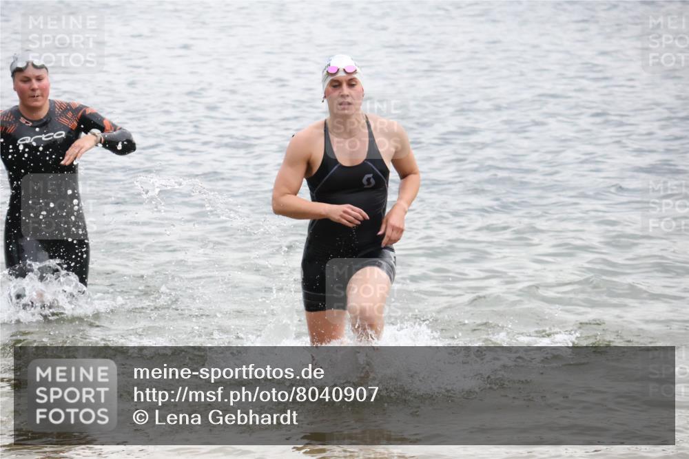 21.06.2025 - 27. Vierlanden-Triathlon Lena Gebhardt http://msf.ph/oto/8040907 15.06.2025 13:05:04 Schwimmen 1174, 1222 meine-sportfotos.de