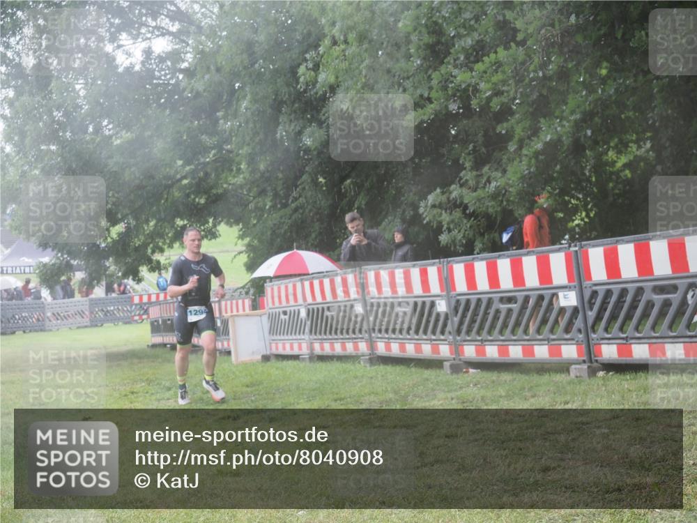 21.06.2025 - 27. Vierlanden-Triathlon KatJ http://msf.ph/oto/8040908 15.06.2025 14:29:51 Ziel 1287, 1294 meine-sportfotos.de