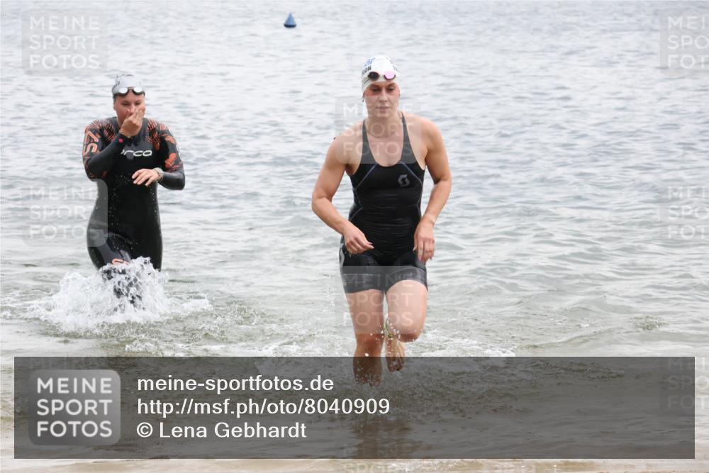 21.06.2025 - 27. Vierlanden-Triathlon Lena Gebhardt http://msf.ph/oto/8040909 15.06.2025 13:05:04 Schwimmen 1174, 1222 meine-sportfotos.de