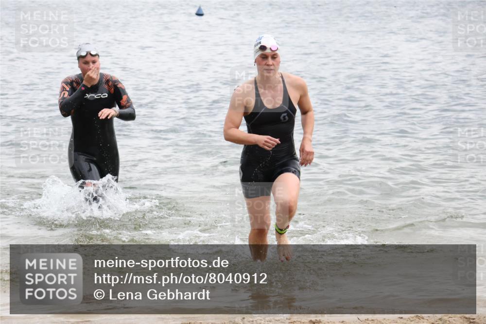 21.06.2025 - 27. Vierlanden-Triathlon Lena Gebhardt http://msf.ph/oto/8040912 15.06.2025 13:05:04 Schwimmen 1174, 1222 meine-sportfotos.de