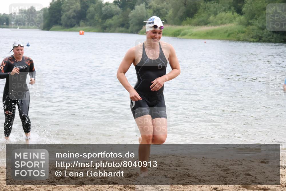 21.06.2025 - 27. Vierlanden-Triathlon Lena Gebhardt http://msf.ph/oto/8040913 15.06.2025 13:05:06 Schwimmen 1174, 1222 meine-sportfotos.de