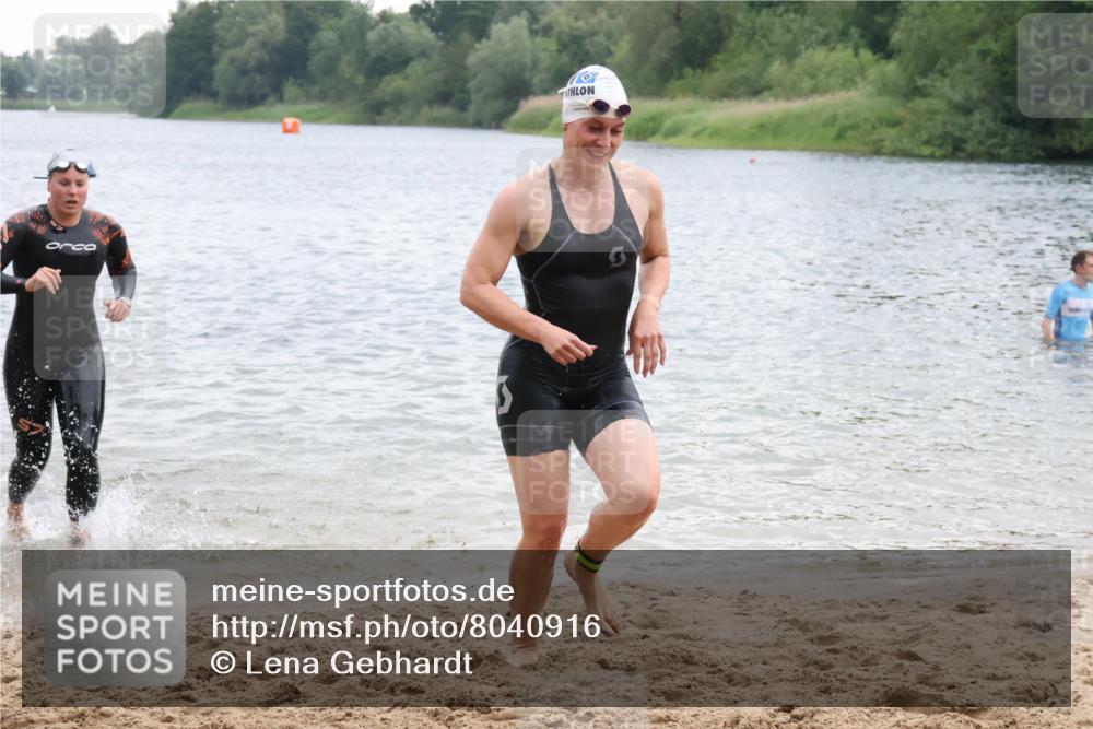 21.06.2025 - 27. Vierlanden-Triathlon Lena Gebhardt http://msf.ph/oto/8040916 15.06.2025 13:05:06 Schwimmen 1174, 1222 meine-sportfotos.de