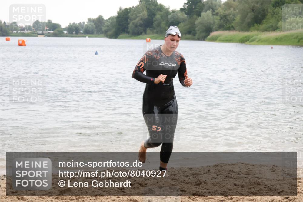 21.06.2025 - 27. Vierlanden-Triathlon Lena Gebhardt http://msf.ph/oto/8040927 15.06.2025 13:05:08 Schwimmen 1174, 1222 meine-sportfotos.de
