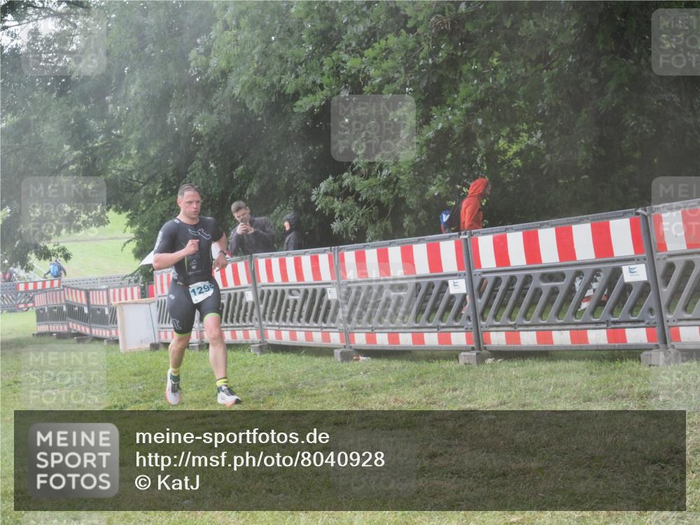 21.06.2025 - 27. Vierlanden-Triathlon KatJ http://msf.ph/oto/8040928 15.06.2025 14:29:52 Ziel 1294 meine-sportfotos.de