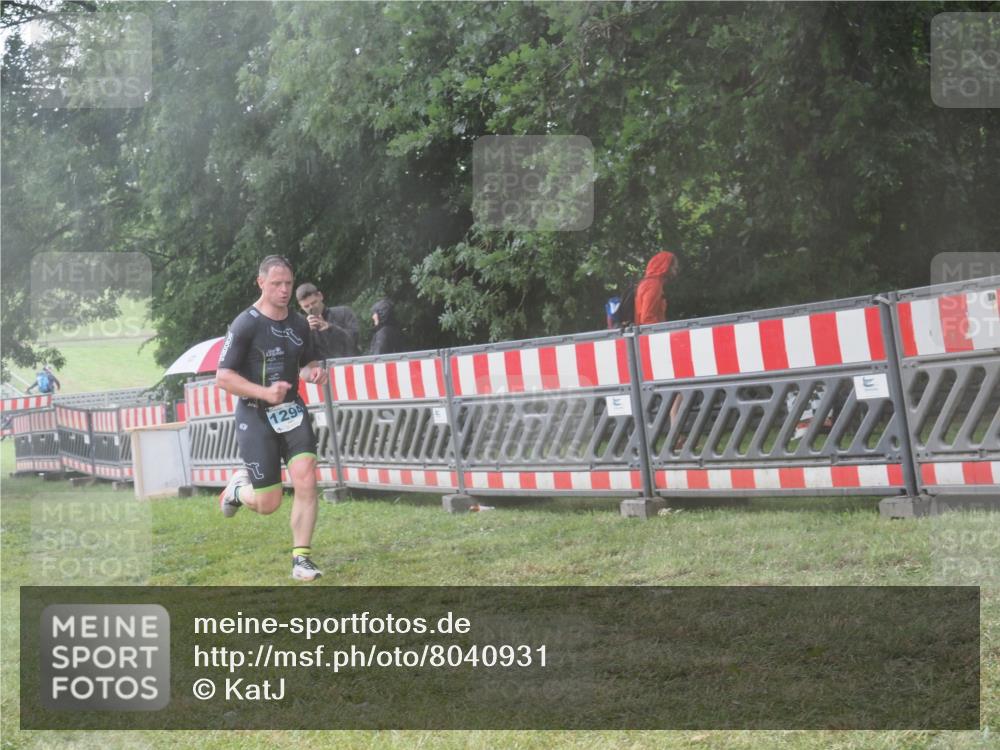 21.06.2025 - 27. Vierlanden-Triathlon KatJ http://msf.ph/oto/8040931 15.06.2025 14:29:52 Ziel 1294 meine-sportfotos.de