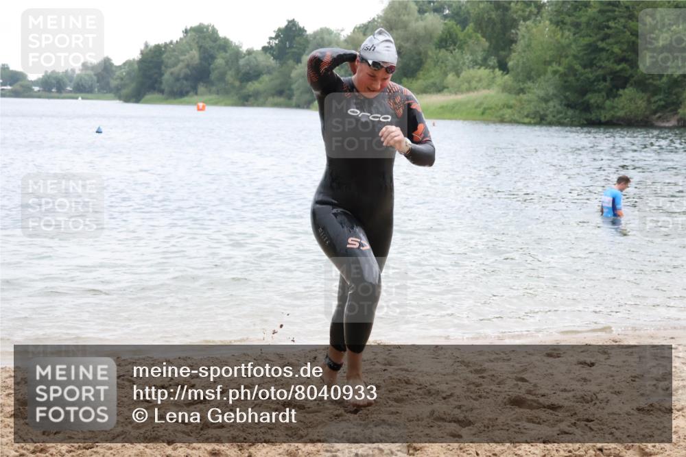 21.06.2025 - 27. Vierlanden-Triathlon Lena Gebhardt http://msf.ph/oto/8040933 15.06.2025 13:05:09 Schwimmen 1174, 1222 meine-sportfotos.de