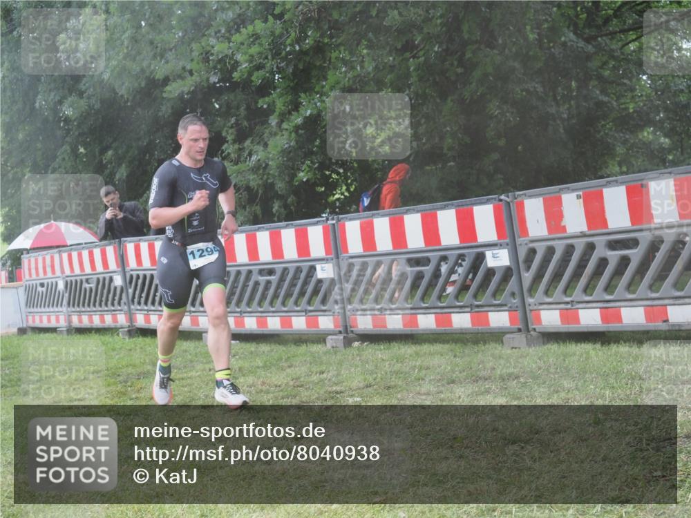 21.06.2025 - 27. Vierlanden-Triathlon KatJ http://msf.ph/oto/8040938 15.06.2025 14:29:53 Ziel 1294 meine-sportfotos.de