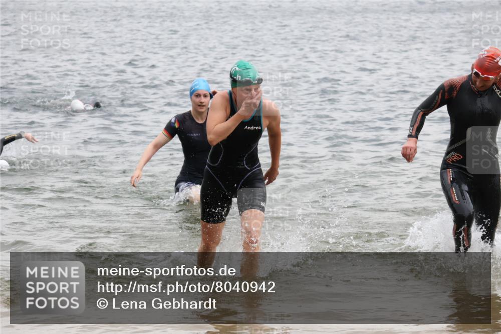 21.06.2025 - 27. Vierlanden-Triathlon Lena Gebhardt http://msf.ph/oto/8040942 15.06.2025 13:05:22 Schwimmen 1170, 1183, 1195, 1230 meine-sportfotos.de