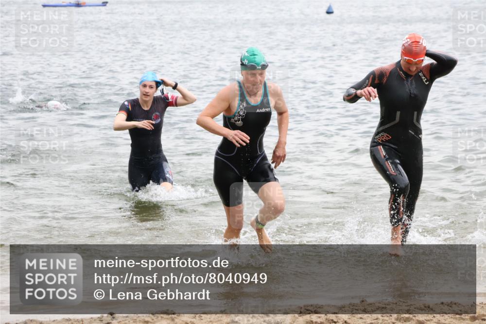 21.06.2025 - 27. Vierlanden-Triathlon Lena Gebhardt http://msf.ph/oto/8040949 15.06.2025 13:05:23 Schwimmen 1170, 1183, 1195, 1230 meine-sportfotos.de