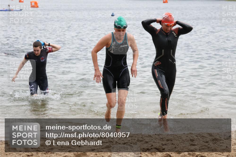 21.06.2025 - 27. Vierlanden-Triathlon Lena Gebhardt http://msf.ph/oto/8040957 15.06.2025 13:05:24 Schwimmen 1170, 1183, 1195, 1230 meine-sportfotos.de
