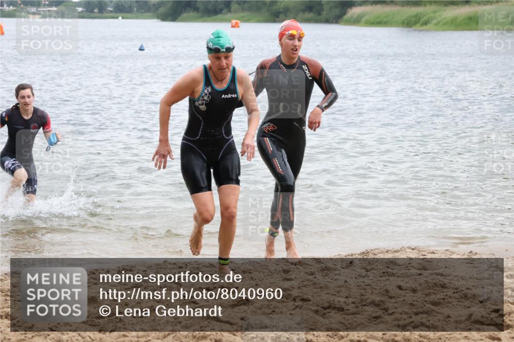 21.06.2025 - 27. Vierlanden-Triathlon Lena Gebhardt http://msf.ph/oto/8040960 15.06.2025 13:05:24 Schwimmen 1170, 1183, 1195, 1230 meine-sportfotos.de