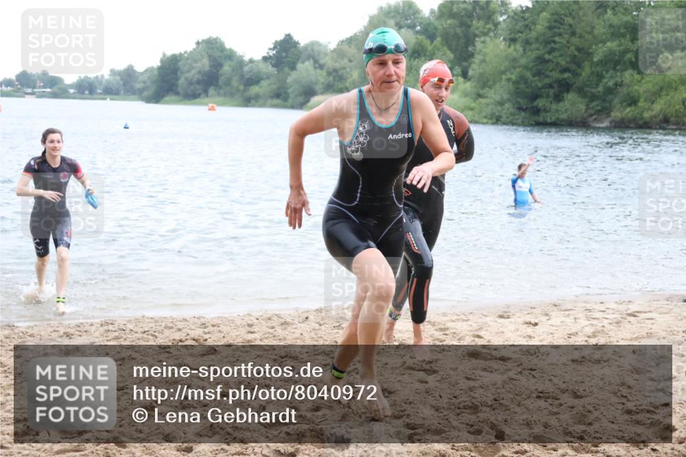 21.06.2025 - 27. Vierlanden-Triathlon Lena Gebhardt http://msf.ph/oto/8040972 15.06.2025 13:05:26 Schwimmen 1170, 1183, 1195, 1230 meine-sportfotos.de