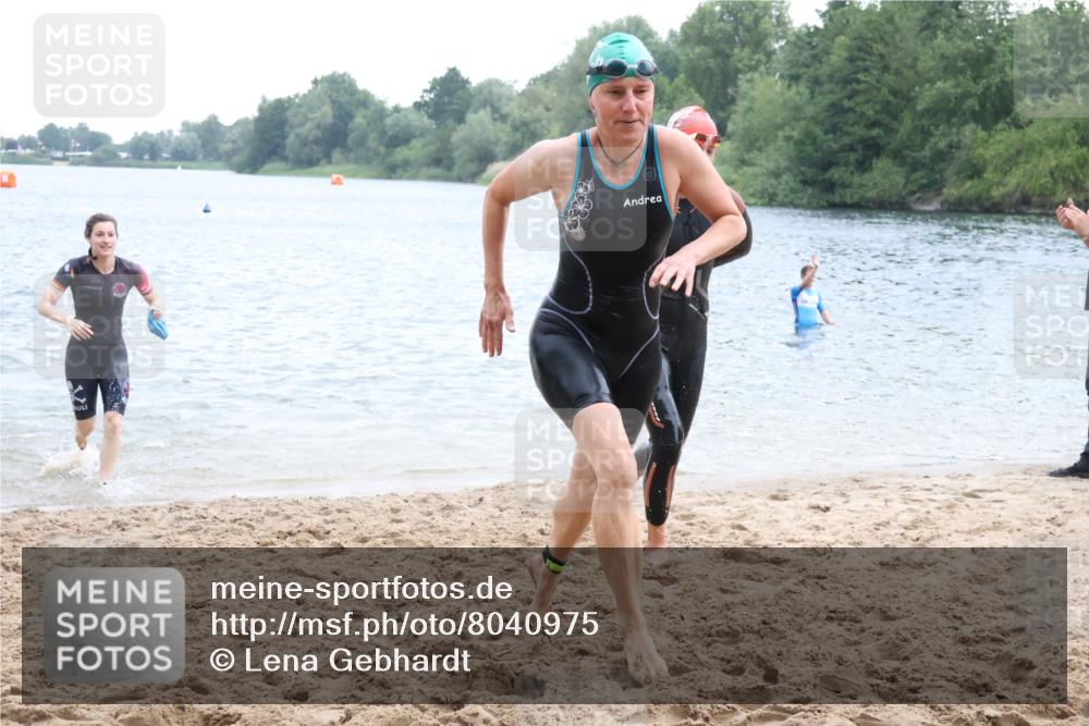 21.06.2025 - 27. Vierlanden-Triathlon Lena Gebhardt http://msf.ph/oto/8040975 15.06.2025 13:05:26 Schwimmen 1170, 1183, 1195, 1230 meine-sportfotos.de