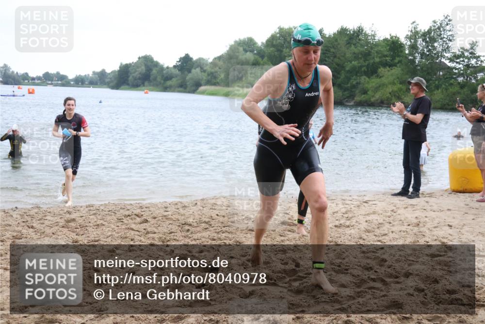 21.06.2025 - 27. Vierlanden-Triathlon Lena Gebhardt http://msf.ph/oto/8040978 15.06.2025 13:05:26 Schwimmen 1170, 1183, 1195, 1230 meine-sportfotos.de