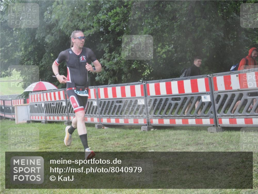 21.06.2025 - 27. Vierlanden-Triathlon KatJ http://msf.ph/oto/8040979 15.06.2025 14:30:06 Ziel 1168, 1264 meine-sportfotos.de