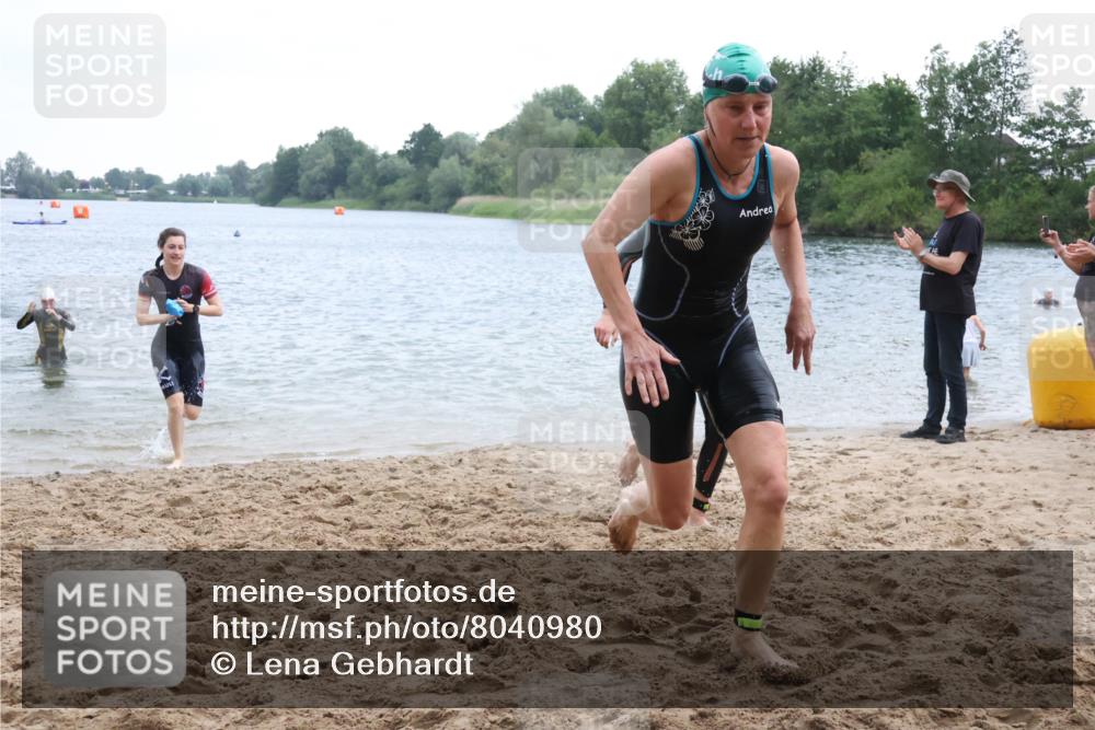 21.06.2025 - 27. Vierlanden-Triathlon Lena Gebhardt http://msf.ph/oto/8040980 15.06.2025 13:05:26 Schwimmen 1170, 1183, 1195, 1230 meine-sportfotos.de