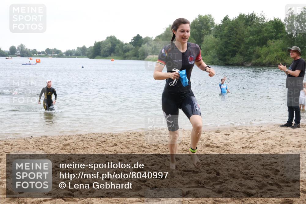 21.06.2025 - 27. Vierlanden-Triathlon Lena Gebhardt http://msf.ph/oto/8040997 15.06.2025 13:05:28 Schwimmen 1170, 1183, 1195, 1230 meine-sportfotos.de