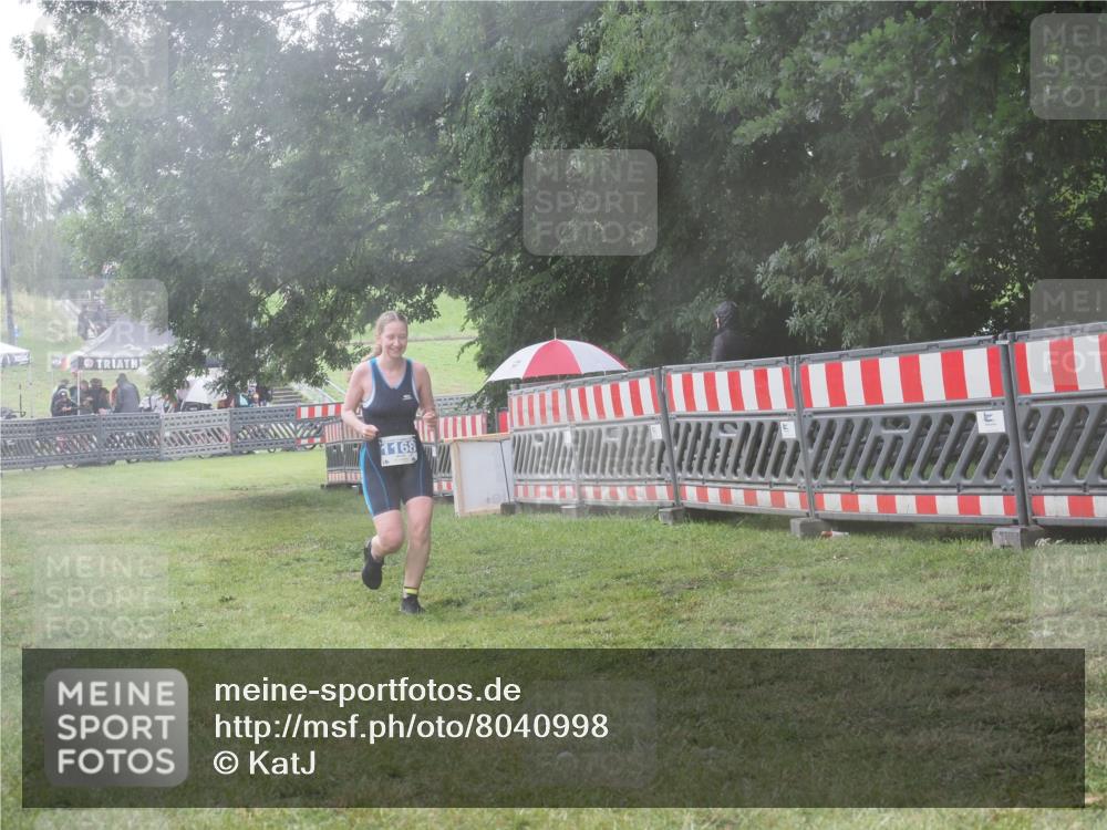21.06.2025 - 27. Vierlanden-Triathlon KatJ http://msf.ph/oto/8040998 15.06.2025 14:30:11 Ziel 1168, 1236 meine-sportfotos.de
