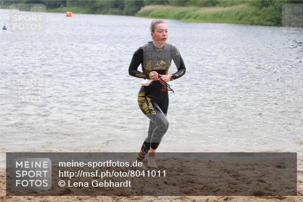 21.06.2025 - 27. Vierlanden-Triathlon Lena Gebhardt http://msf.ph/oto/8041011 15.06.2025 13:05:31 Schwimmen 1170, 1182, 1183, 1195, 1230 meine-sportfotos.de