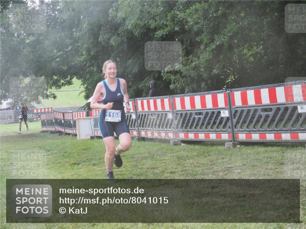 21.06.2025 - 27. Vierlanden-Triathlon KatJ http://msf.ph/oto/8041015 15.06.2025 14:30:12 Ziel 1168, 1236 meine-sportfotos.de