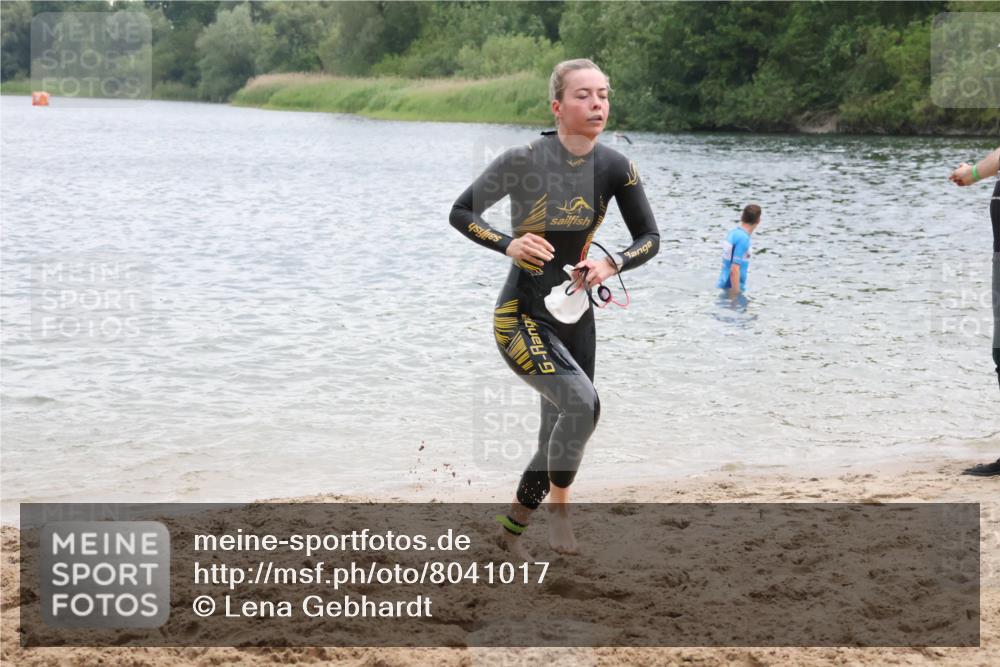 21.06.2025 - 27. Vierlanden-Triathlon Lena Gebhardt http://msf.ph/oto/8041017 15.06.2025 13:05:32 Schwimmen 1170, 1182, 1183, 1195, 1227, 1230 meine-sportfotos.de
