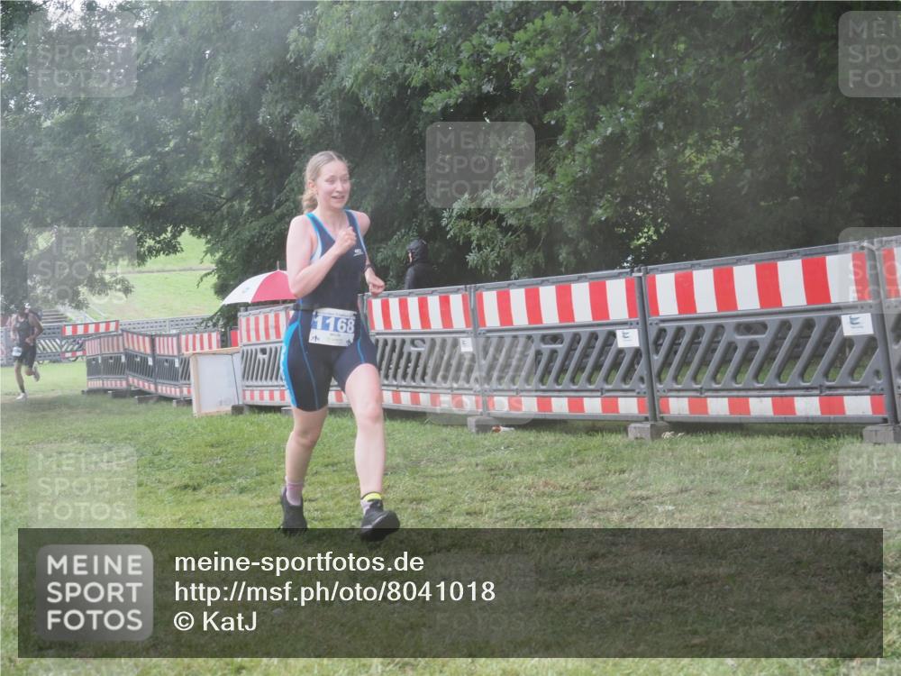 21.06.2025 - 27. Vierlanden-Triathlon KatJ http://msf.ph/oto/8041018 15.06.2025 14:30:13 Ziel 1168, 1236 meine-sportfotos.de