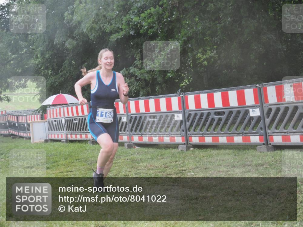 21.06.2025 - 27. Vierlanden-Triathlon KatJ http://msf.ph/oto/8041022 15.06.2025 14:30:13 Ziel 1168, 1236 meine-sportfotos.de