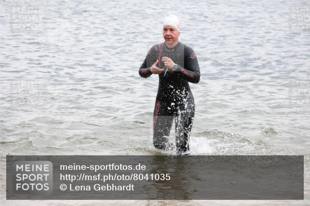 21.06.2025 - 27. Vierlanden-Triathlon Lena Gebhardt http://msf.ph/oto/8041035 15.06.2025 13:05:37 Schwimmen 1170, 1182, 1227, 1230 meine-sportfotos.de