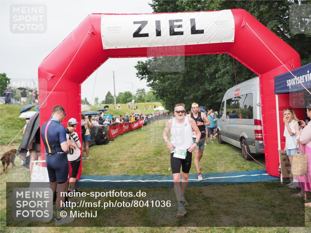 21.06.2025 - 27. Vierlanden-Triathlon MichiJ http://msf.ph/oto/8041036 15.06.2026 13:27:35 Ziel 114, 762, 951 meine-sportfotos.de